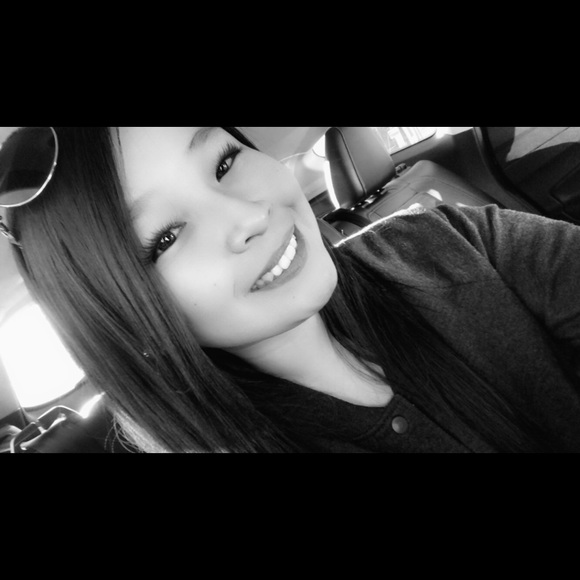 Meet your Posher, Demetria - Picture 1 of 1